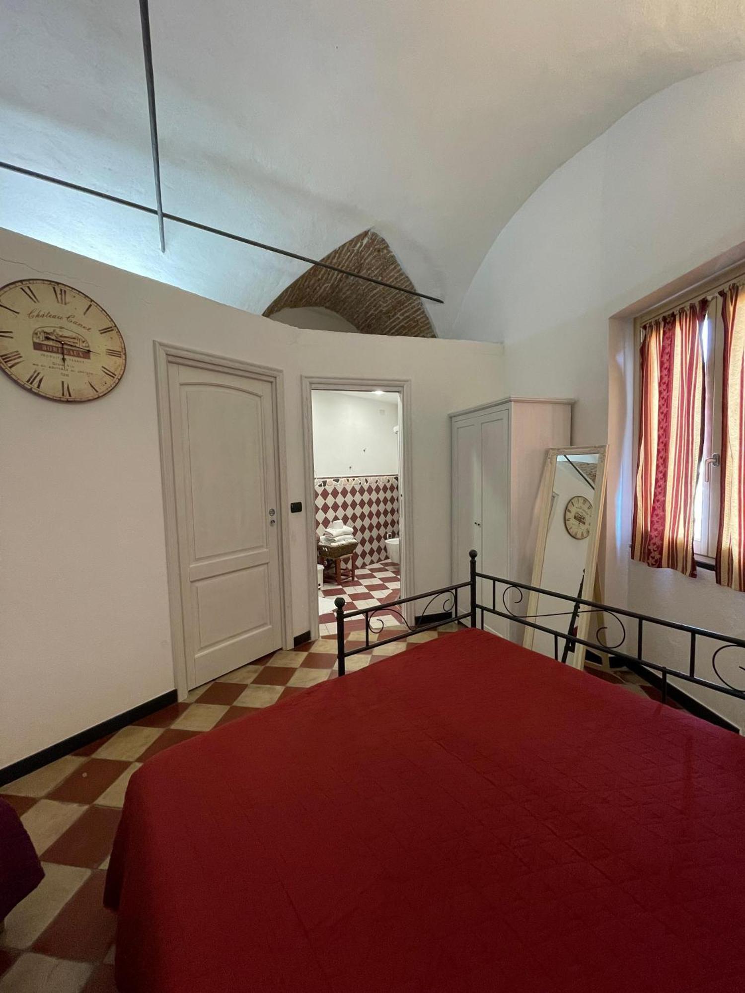 Ca' Du Batan Bed & Breakfast Spotorno Ruang foto