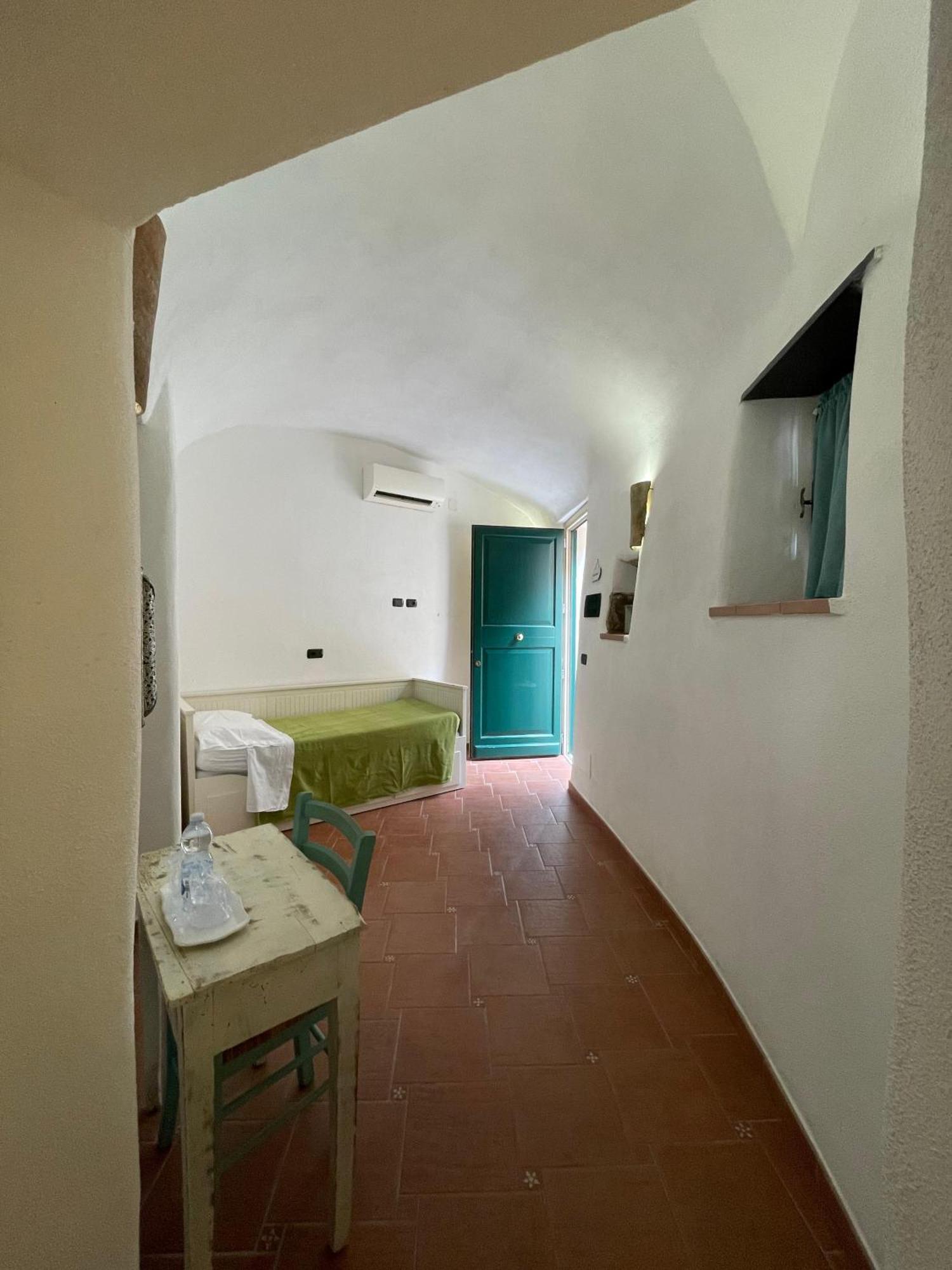 Ca' Du Batan Bed & Breakfast Spotorno Ruang foto