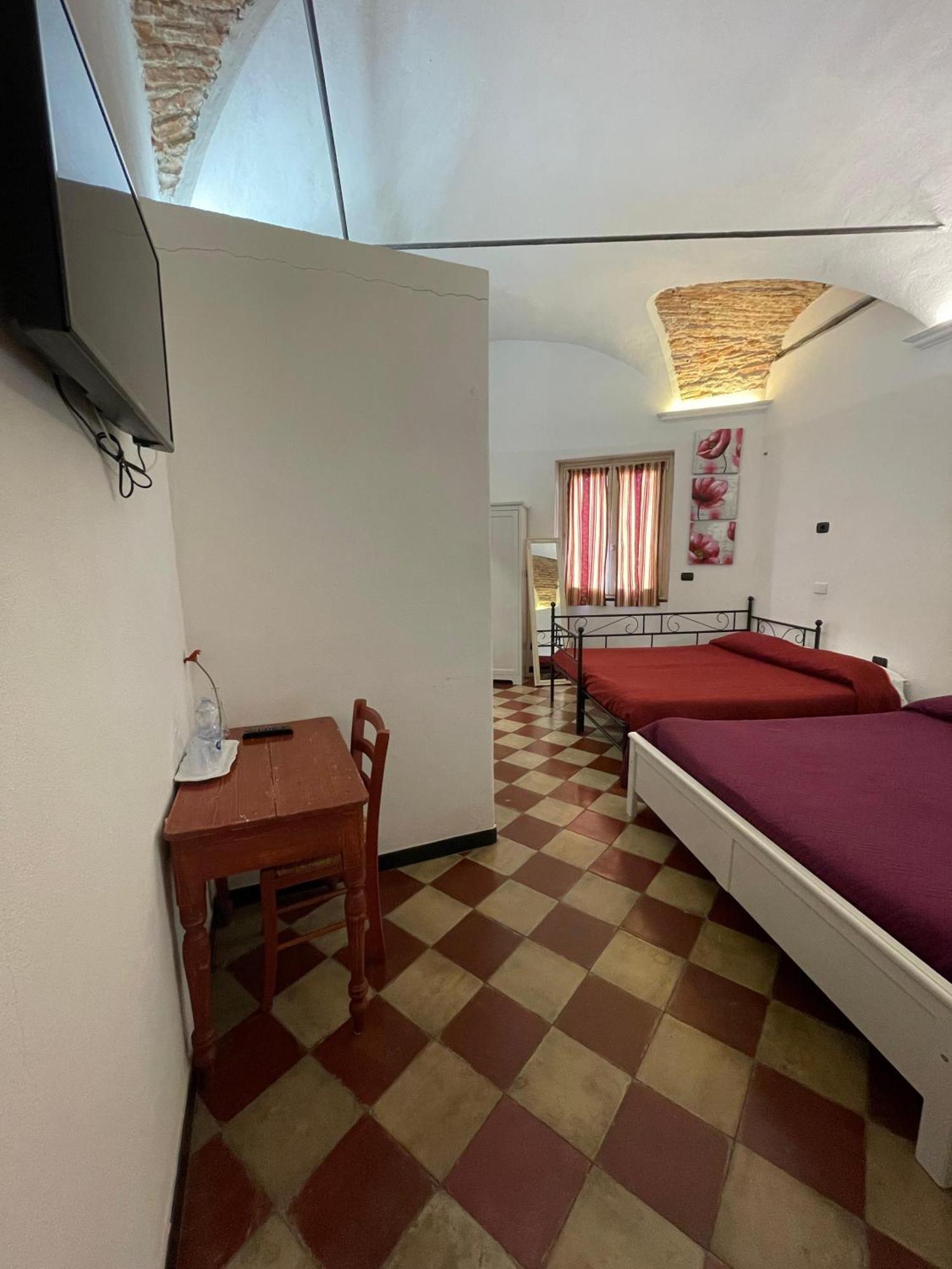 Ca' Du Batan Bed & Breakfast Spotorno Ruang foto