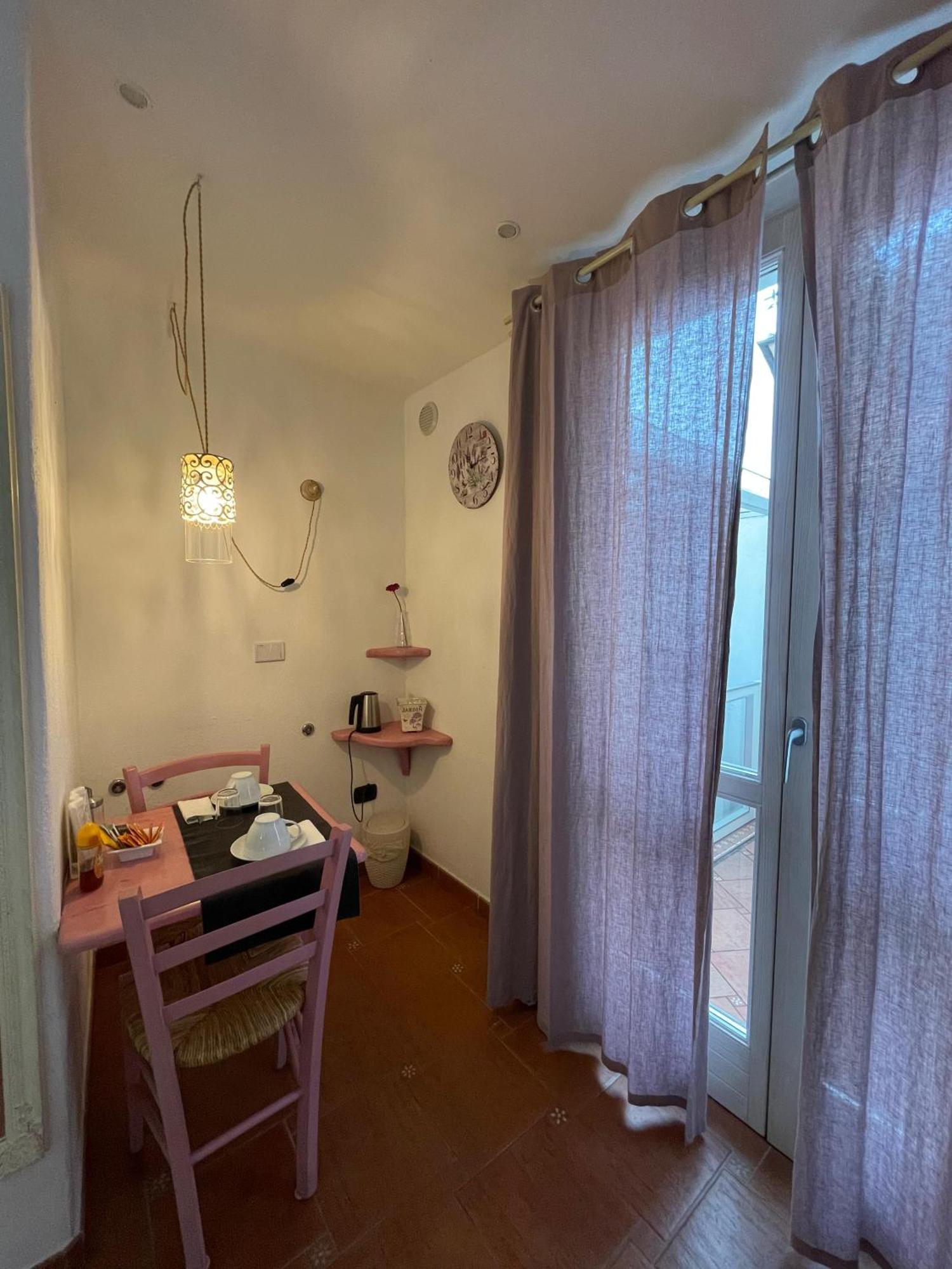 Ca' Du Batan Bed & Breakfast Spotorno Bagian luar foto