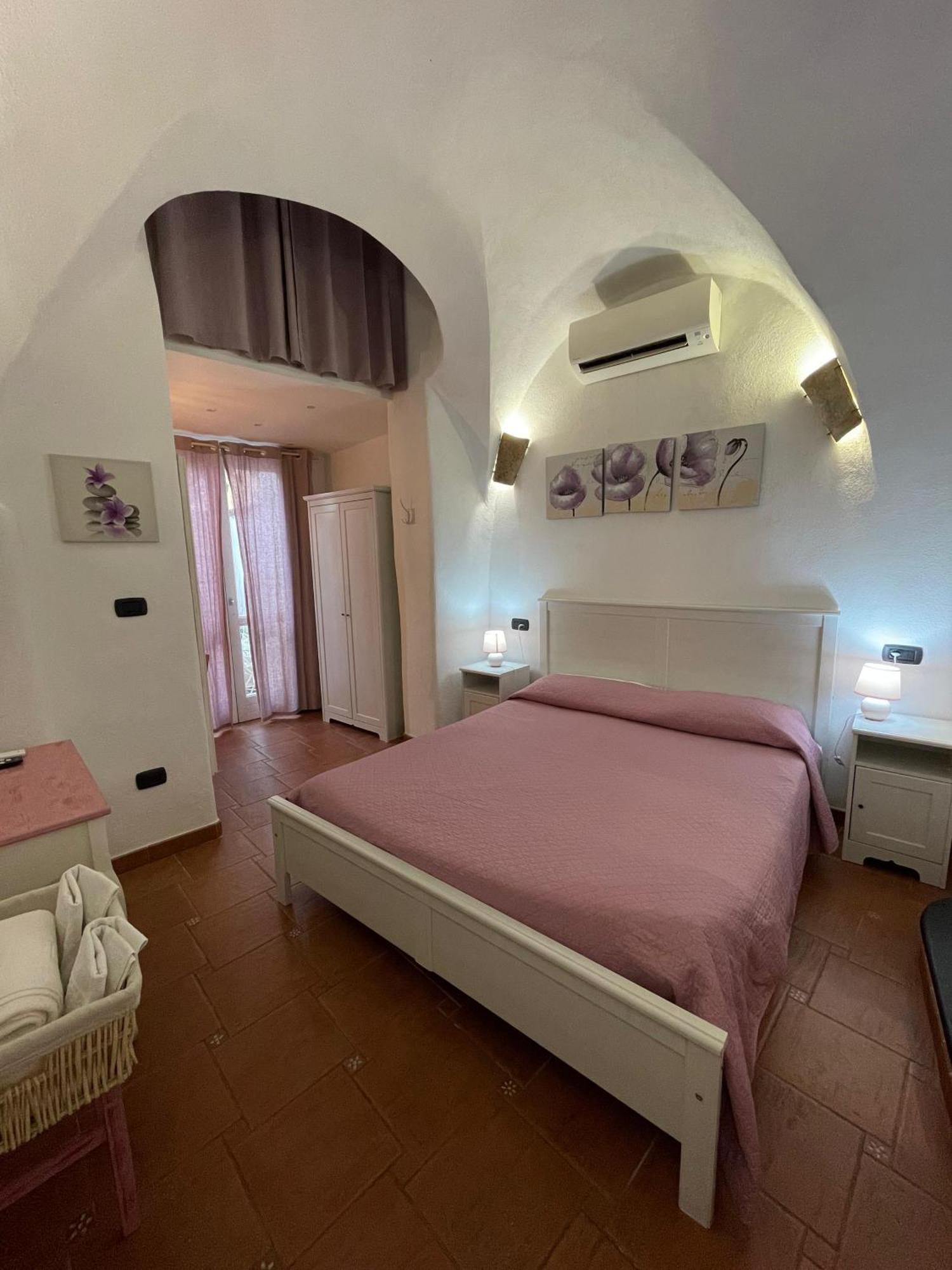 Ca' Du Batan Bed & Breakfast Spotorno Ruang foto